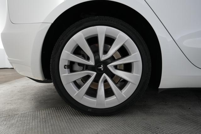 2023 Tesla Model 3 — photo 7 of 21