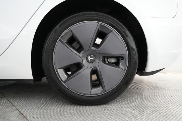 2023 Tesla Model 3 — photo 7 of 21