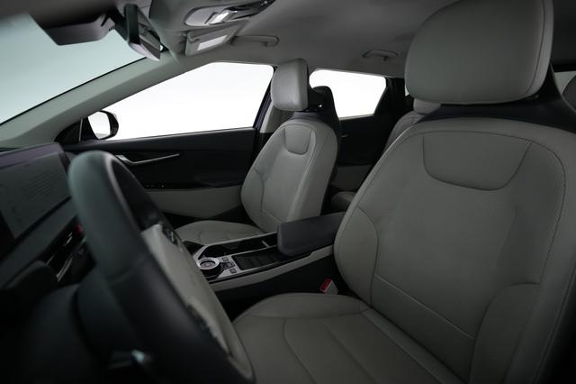 2023 Kia EV6 — photo 3 of 21