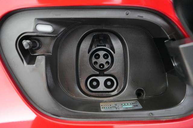 2024 Volkswagen ID.4 — photo 8 of 20