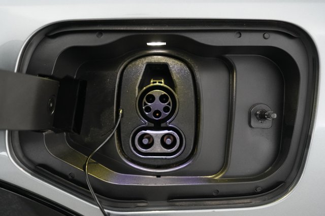 2024 Chevrolet Equinox EV — photo 8 of 20
