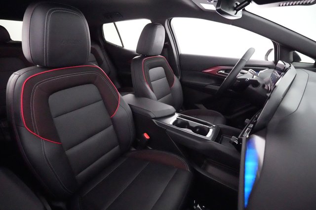 2024 Chevrolet Equinox EV — photo 18 of 20