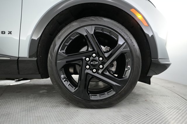 2024 Chevrolet Equinox EV — photo 15 of 20