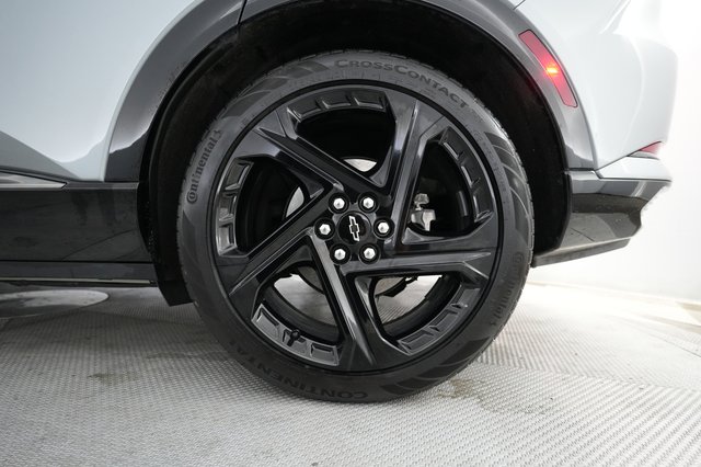 2024 Chevrolet Equinox EV — photo 16 of 20