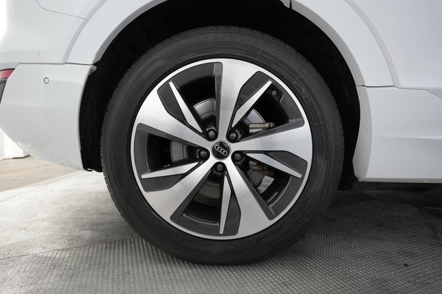 2024 Audi Q8 e-tron — photo 16 of 20