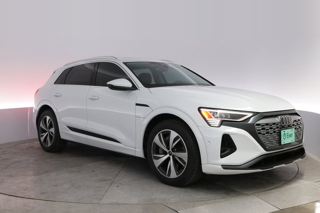 2024 Audi Q8 e-tron — photo 10 of 20