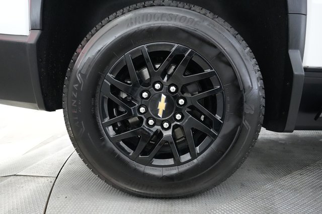 2025 Chevrolet Silverado EV — photo 11 of 15