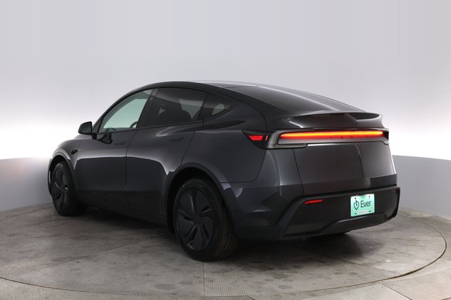 2026 Tesla Model Y — photo 13 of 21