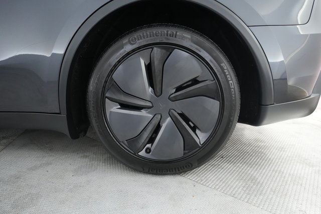 2026 Tesla Model Y — photo 15 of 21