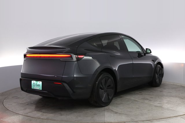 2026 Tesla Model Y — photo 2 of 21