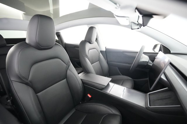 2026 Tesla Model Y — photo 18 of 21