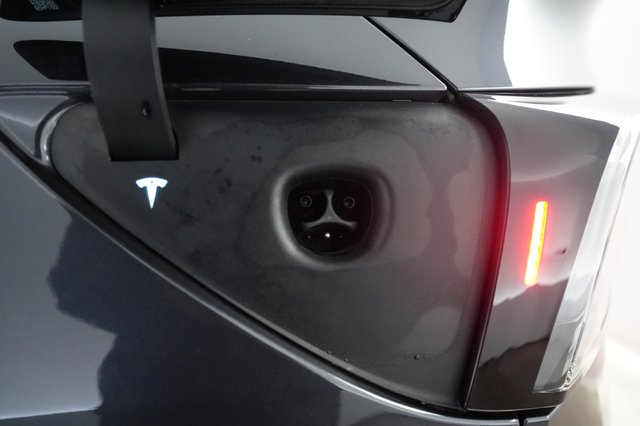 2026 Tesla Model Y — photo 8 of 21