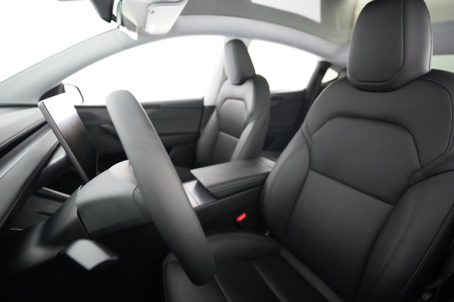 2026 Tesla Model Y — photo 3 of 21