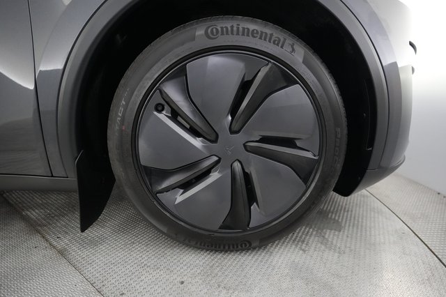 2026 Tesla Model Y — photo 17 of 21