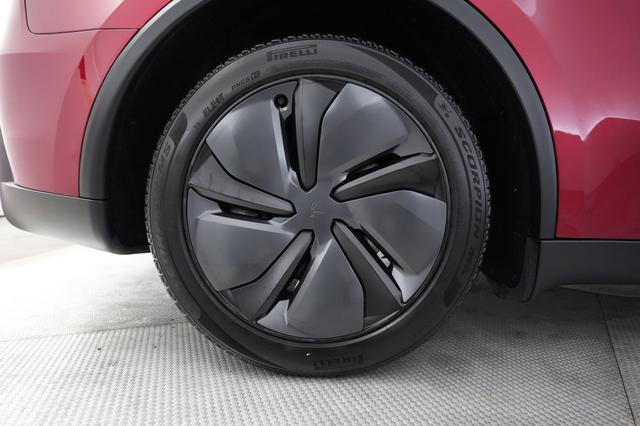 2026 Tesla Model Y — photo 7 of 21