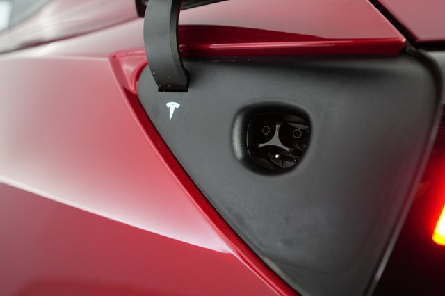 2026 Tesla Model Y — photo 8 of 21