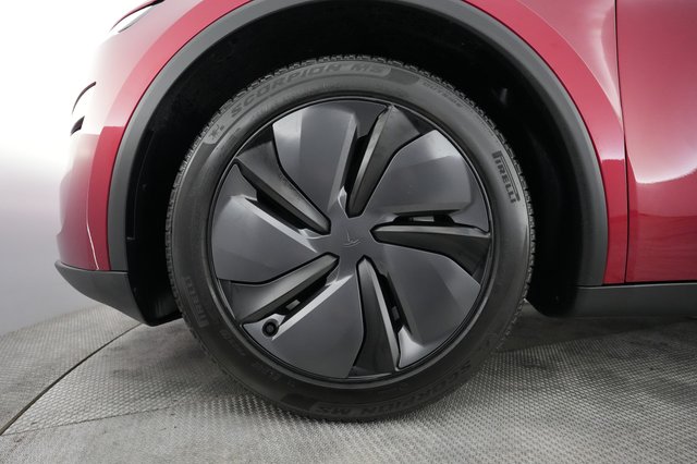 2026 Tesla Model Y — photo 17 of 21