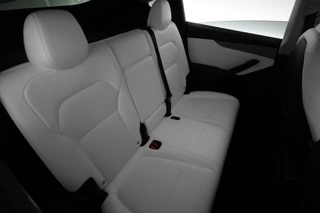 2026 Tesla Model Y — photo 4 of 21