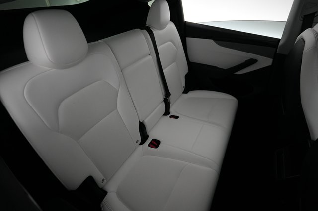 2026 Tesla Model Y — photo 4 of 21