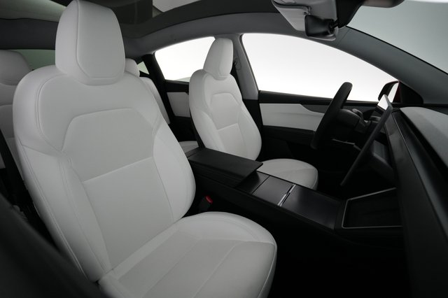 2026 Tesla Model Y — photo 18 of 21