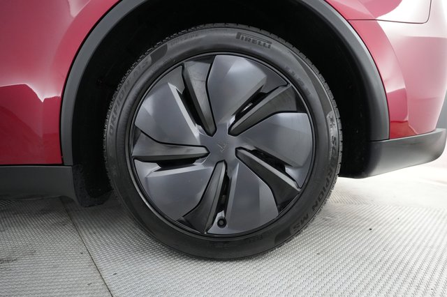 2026 Tesla Model Y — photo 16 of 21