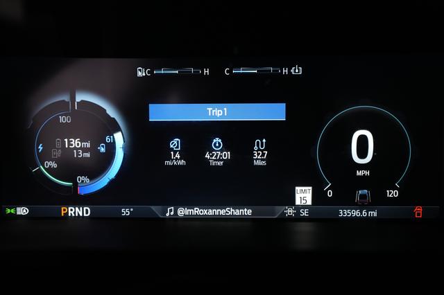 2022 Ford F-150 Lightning — photo 5 of 16