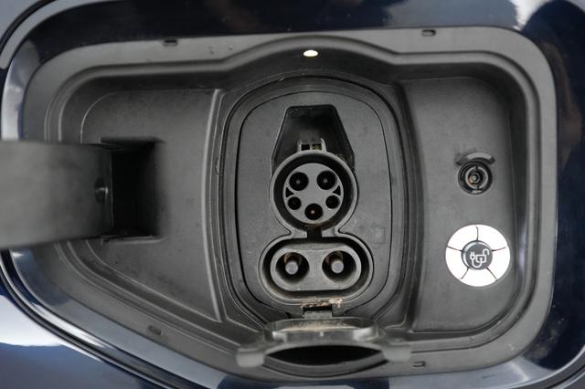 2022 Ford F-150 Lightning — photo 8 of 16
