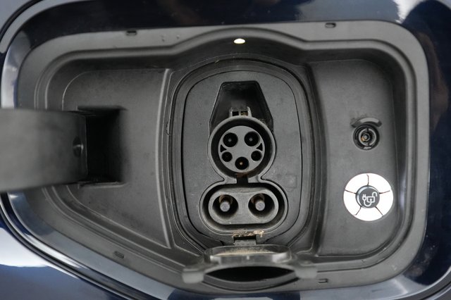 2022 Ford F-150 Lightning — photo 8 of 16