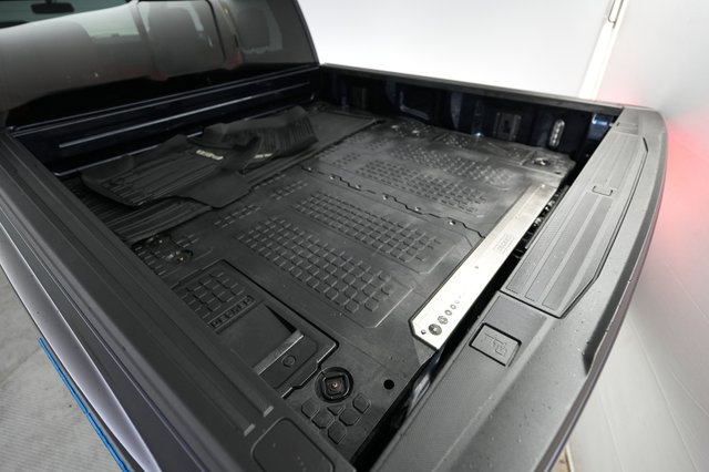 2022 Ford F-150 Lightning — photo 6 of 16