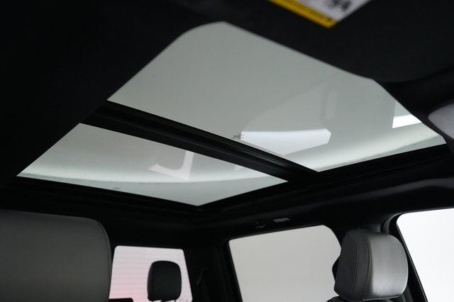 2022 Ford F-150 Lightning — photo 14 of 16
