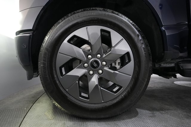 2022 Ford F-150 Lightning — photo 11 of 16