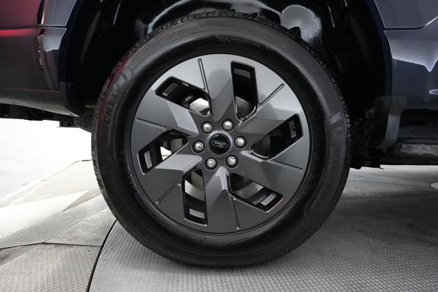 2022 Ford F-150 Lightning — photo 7 of 16