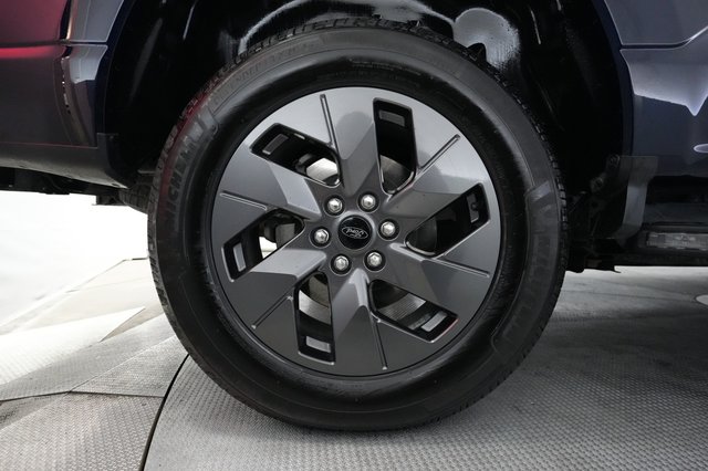 2022 Ford F-150 Lightning — photo 7 of 16