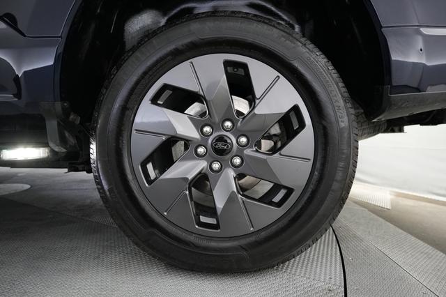 2022 Ford F-150 Lightning — photo 10 of 16