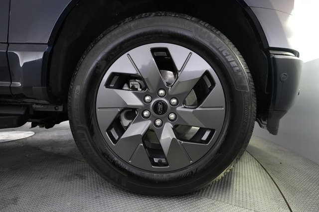 2022 Ford F-150 Lightning — photo 9 of 16