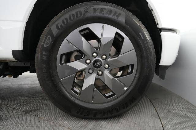 2023 Ford F-150 Lightning — photo 10 of 15