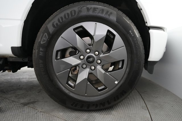 2023 Ford F-150 Lightning — photo 10 of 15