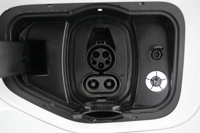 2023 Ford F-150 Lightning — photo 8 of 15