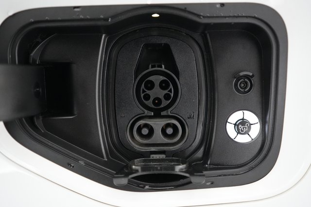 2023 Ford F-150 Lightning — photo 8 of 15