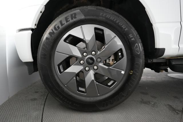 2023 Ford F-150 Lightning — photo 9 of 15