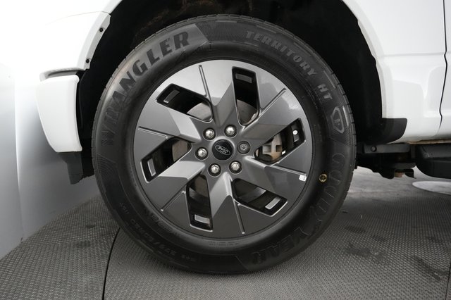 2023 Ford F-150 Lightning — photo 9 of 15