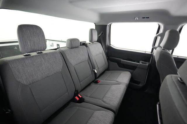 2023 Ford F-150 Lightning — photo 4 of 15