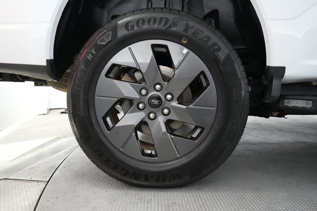 2023 Ford F-150 Lightning — photo 11 of 15