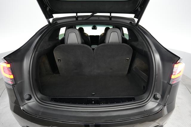 2023 Tesla Model X — photo 6 of 22