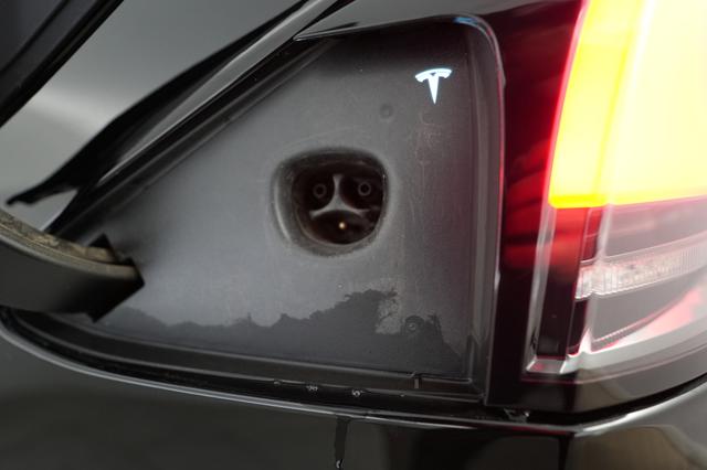 2023 Tesla Model X — photo 8 of 22
