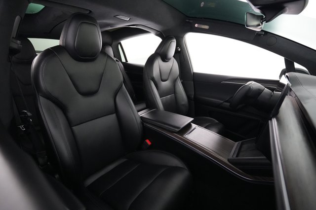 2023 Tesla Model X — photo 18 of 22