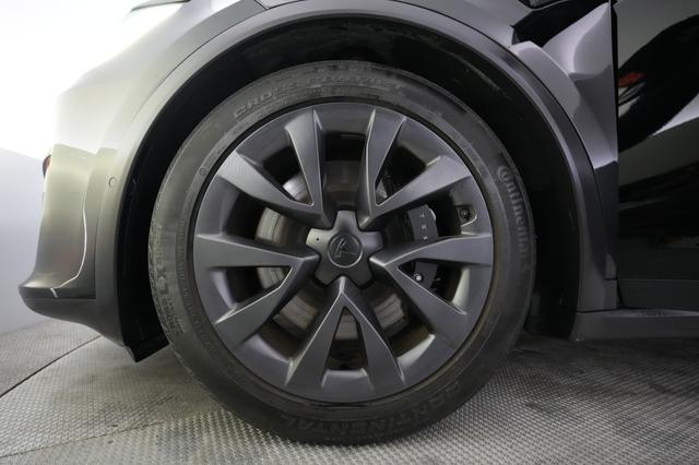 2023 Tesla Model X — photo 7 of 22