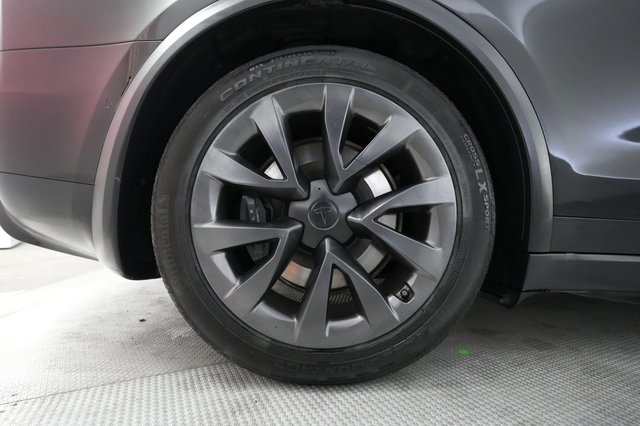 2023 Tesla Model X — photo 16 of 22