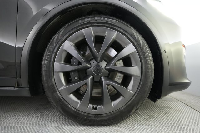 2023 Tesla Model X — photo 17 of 22