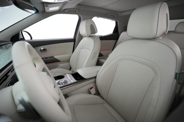 2023 Genesis GV60 — photo 3 of 24